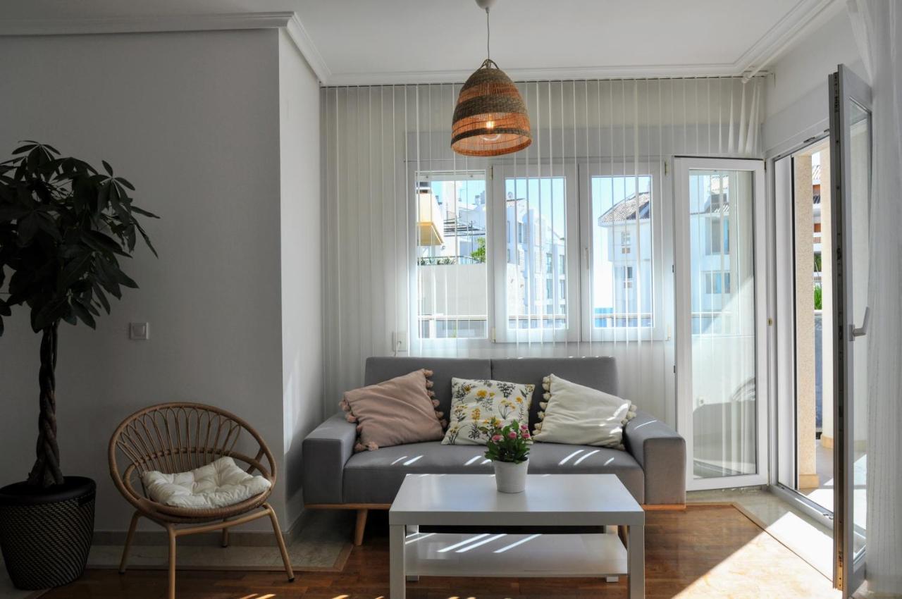 Exclusive Beachside 3 Bedroom Apartment With Pool In Алтеа Екстериор снимка